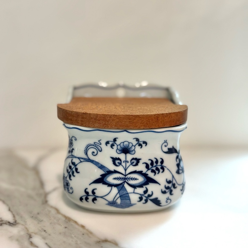 VINTAGE BLUE DUNABE SALT BOX SALT CELLAR